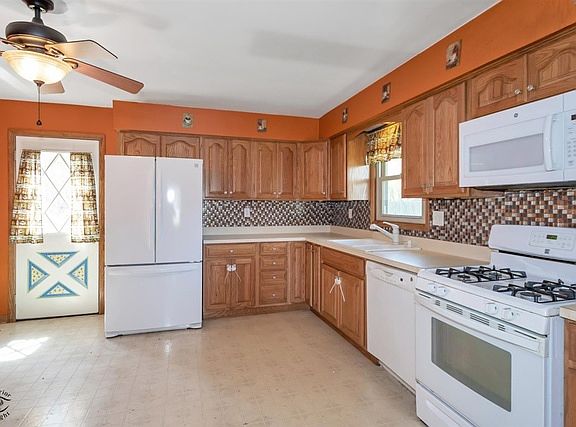5th image of 2746 Lancaster Dr