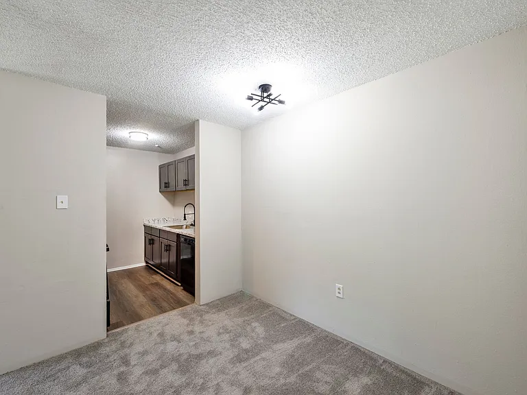 550 Lee Dr — Photo 7