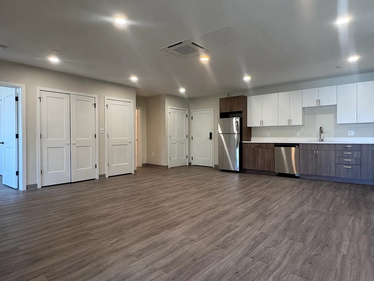2 bed, 1015 sqft, $3,200 — Photo 3