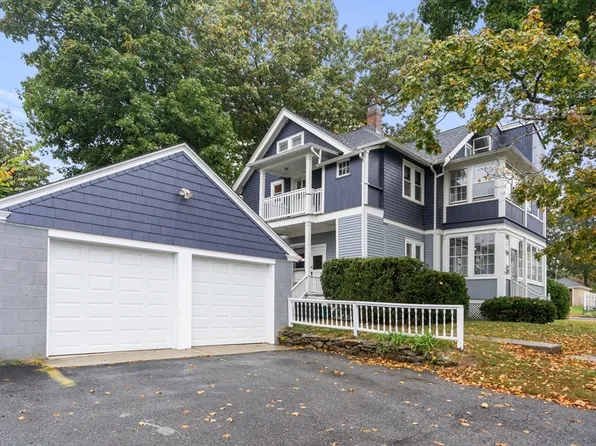 2 Calumet Ave, Worcester, MA 01606