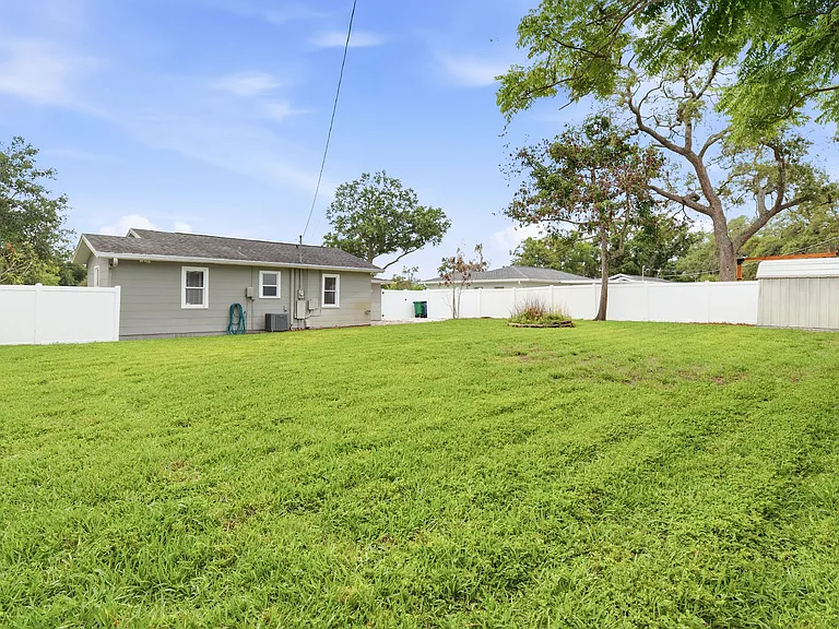 1307 Saint Andrews Dr — Photo 23