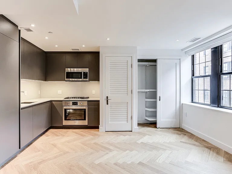 The Stanton — Photo 70