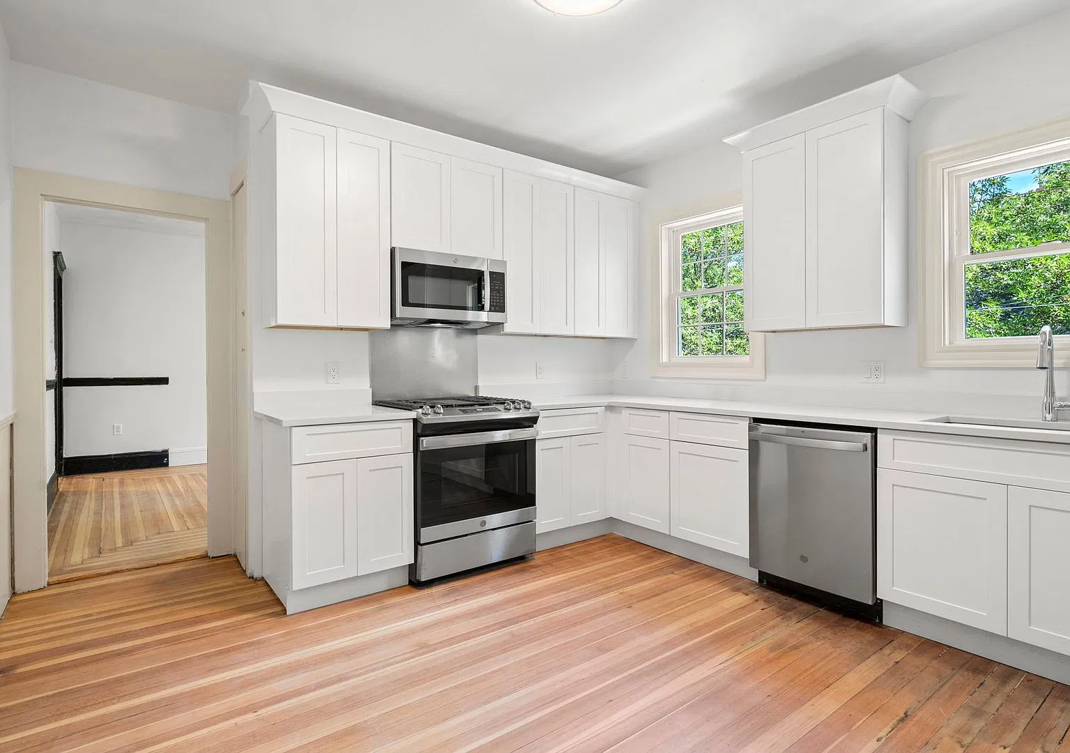 Amazing 4 bed 1.5 bath in Somerville — Photo 2
