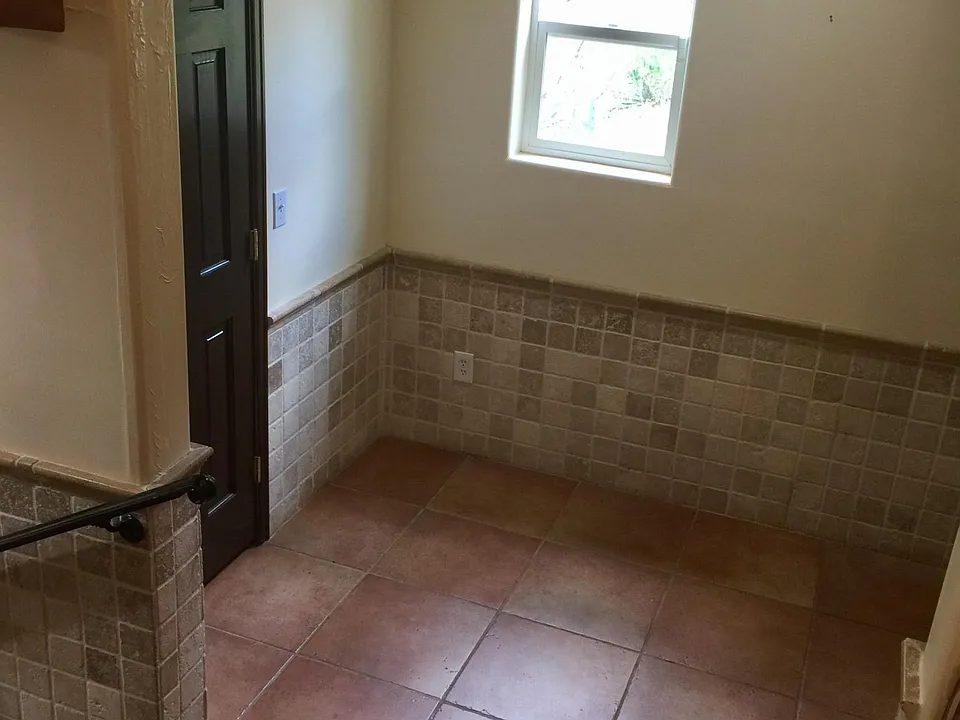 Awesome entry with coat closet. Steps down into living and k