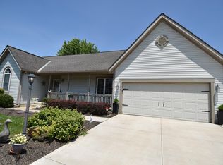 174 Applewood Dr, Pataskala, OH 43062