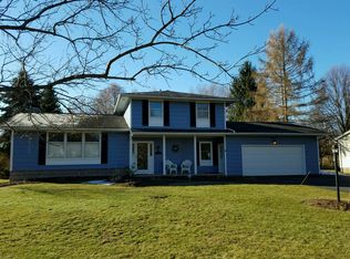 1069 Larkston Dr, Webster, NY 14580