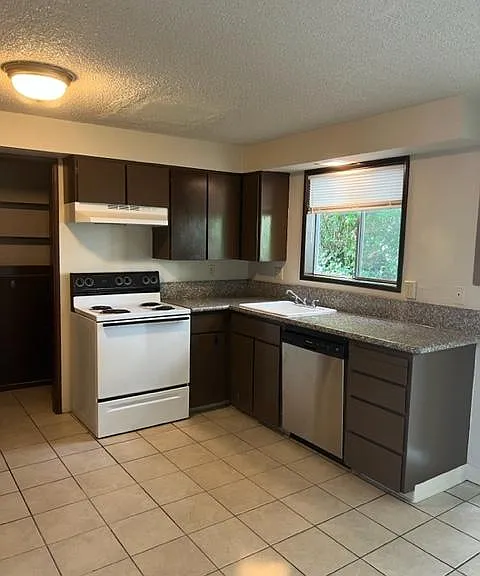 12265 SW Hall Blvd — Photo 4