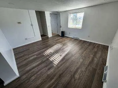 1418 Spring Ln — Photo 3