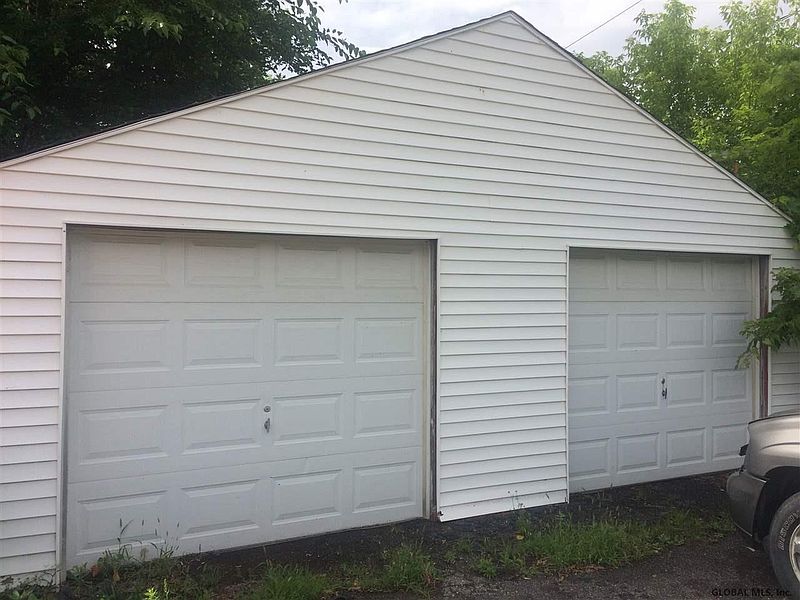 4th image of 1810-1812 FOSTER Avenue