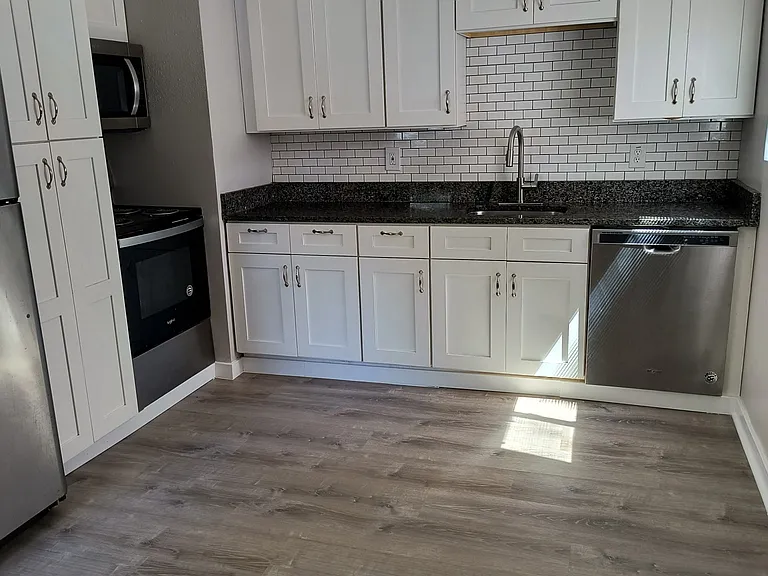 18 Foster Ln — Photo 2