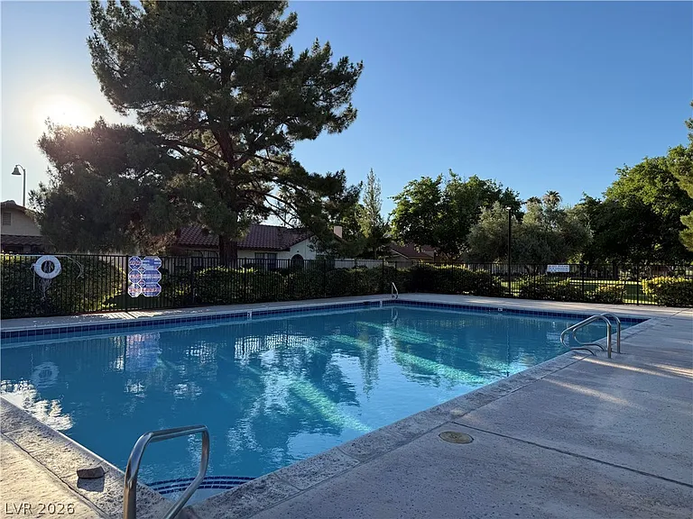 720 Sea Pines Ln — Photo 35