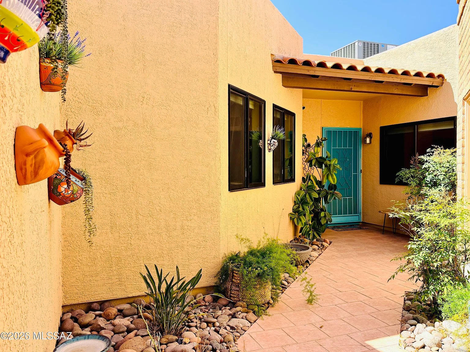 2 bed, 2.0 bath, 1811 sqft, $3,800 — Photo 2