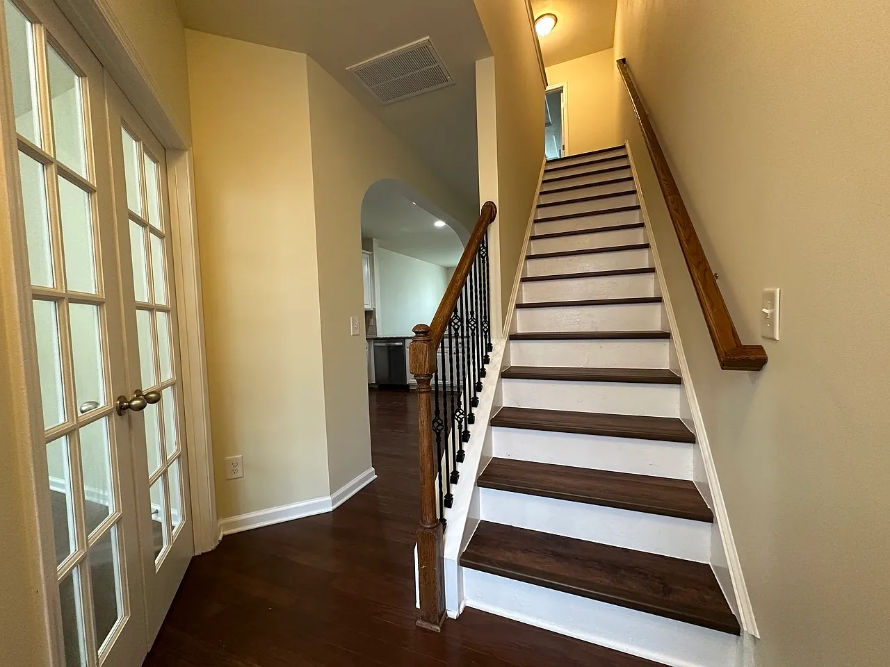 77 Pocono Dr — Photo 2
