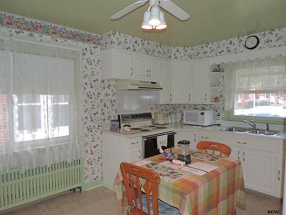 4th image of 413 E Main St
