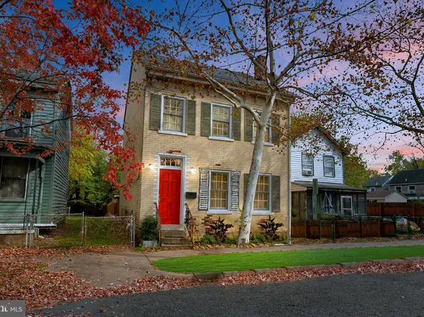 305 Prince Edward St, Fredericksburg, VA 22401