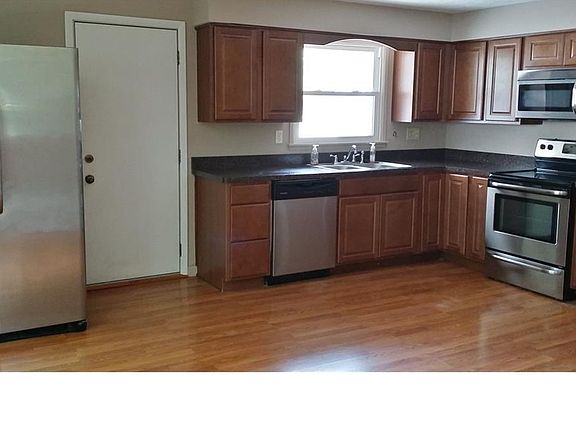 5th image of 233 Virginia Ave