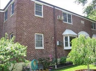 25210 58th Ave, Little Neck, NY 11362
