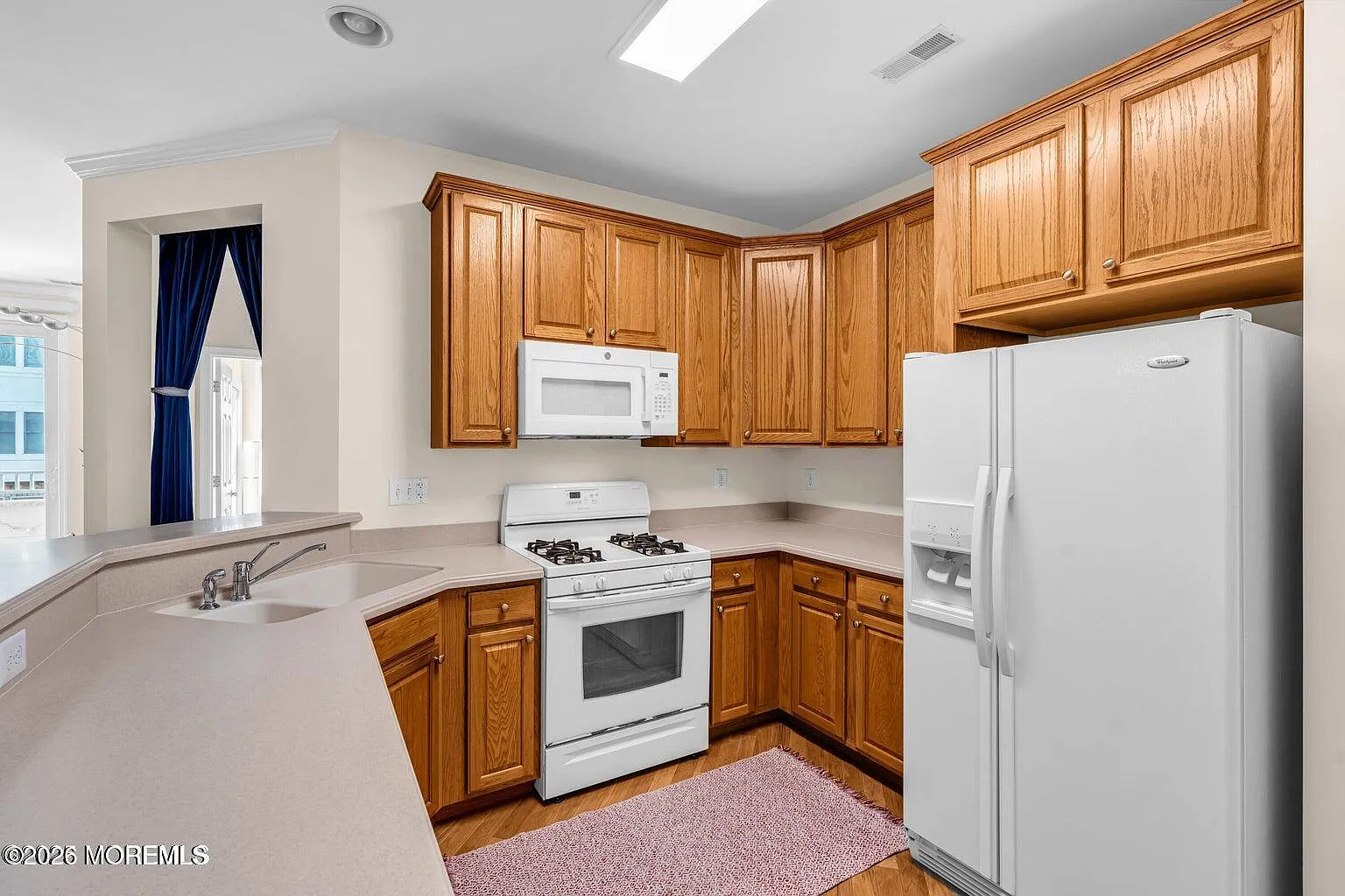 2 bed, 1592 sqft, $4,000 — Photo 3