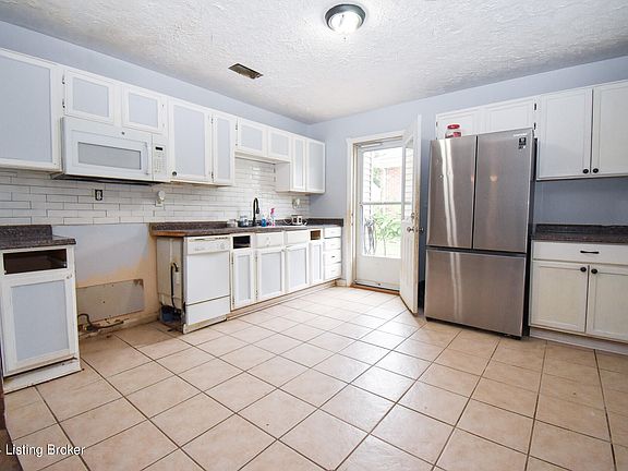 5th image of 5611 Alicante Ln