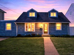 265 W Windsor Parkway, Oceanside, NY 11572