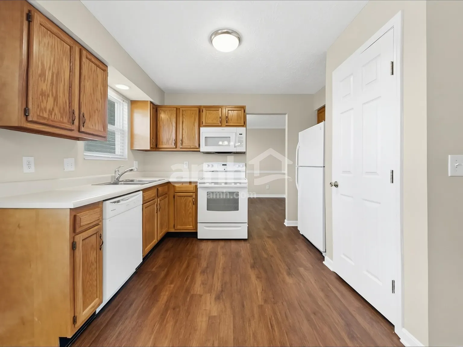 3 bed, 2.5 bath, 1592 sqft, $2,195 — Photo 4