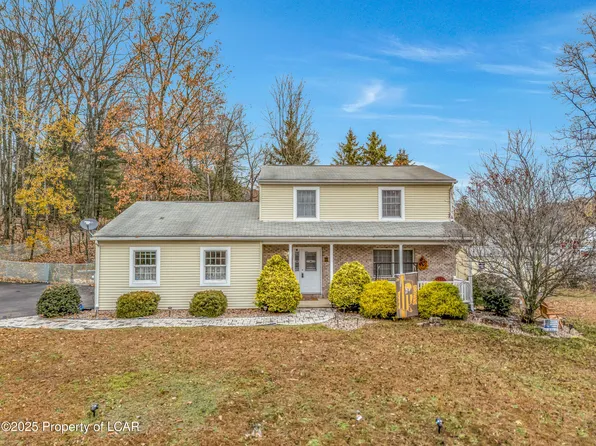 1 Rockledge Dr, Mountain Top, PA 18707