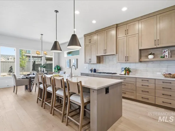 880 E Crescendo St, Meridian, ID 83642
