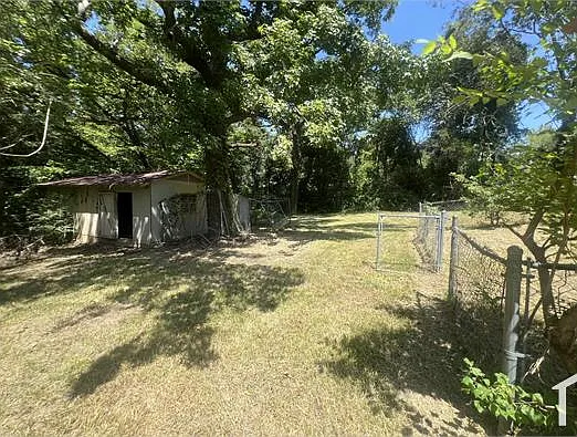 3 bed, 1374 sqft, $995 — Photo 2