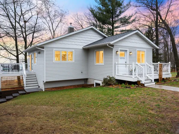 1327 E Lake Dr, Shell Lake, WI 54871