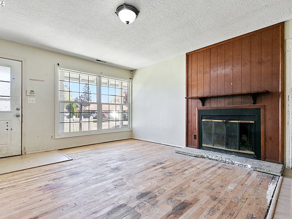 3rd image of 516 Louisville Way