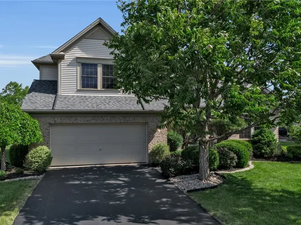 8908 Connemara Ln, Clarence Center, NY 14032