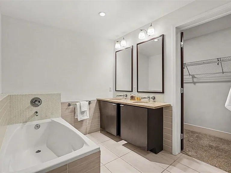 111 N 12th St #1507 — Photo 12