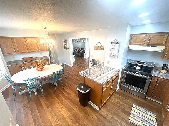 5th image of 720 N Uhrich St