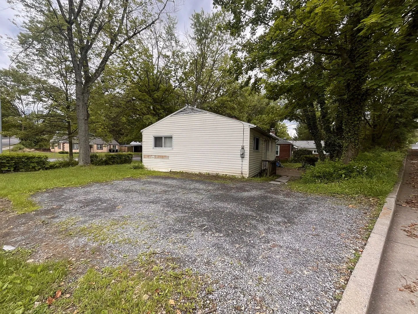 Three Bedroom Ranch - Permitted for 5 Occupants — Photo 2