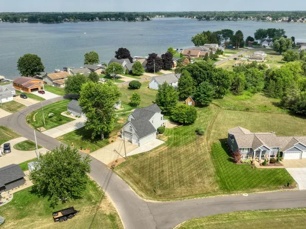 123 N Grand Pointe Dr, Brooklyn, MI 49230