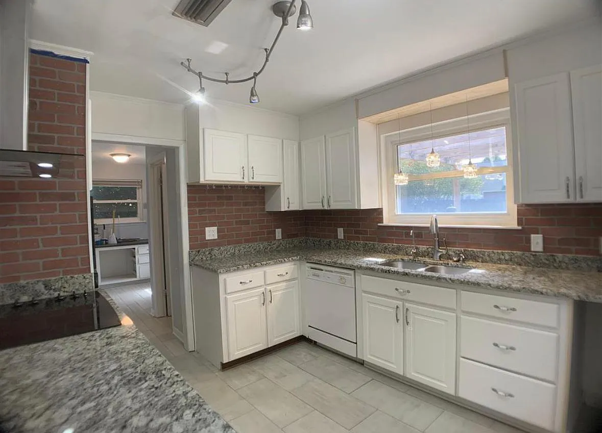 5072 Shoshone Dr — Photo 3