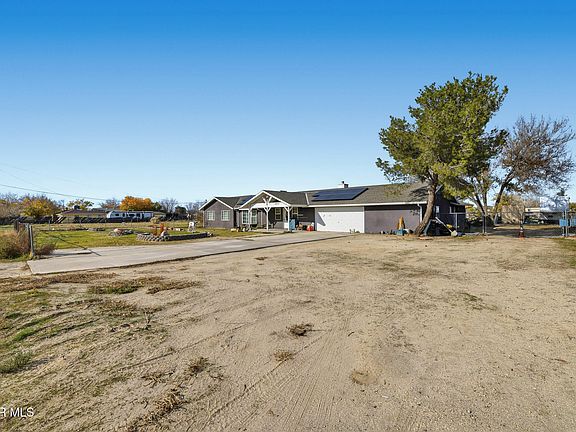 3rd image of 10817 E Avenue R12