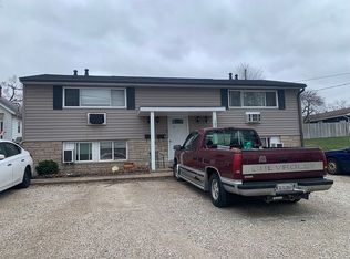 1621 & 1621-1/2 Caroline St, Pekin, IL 61554