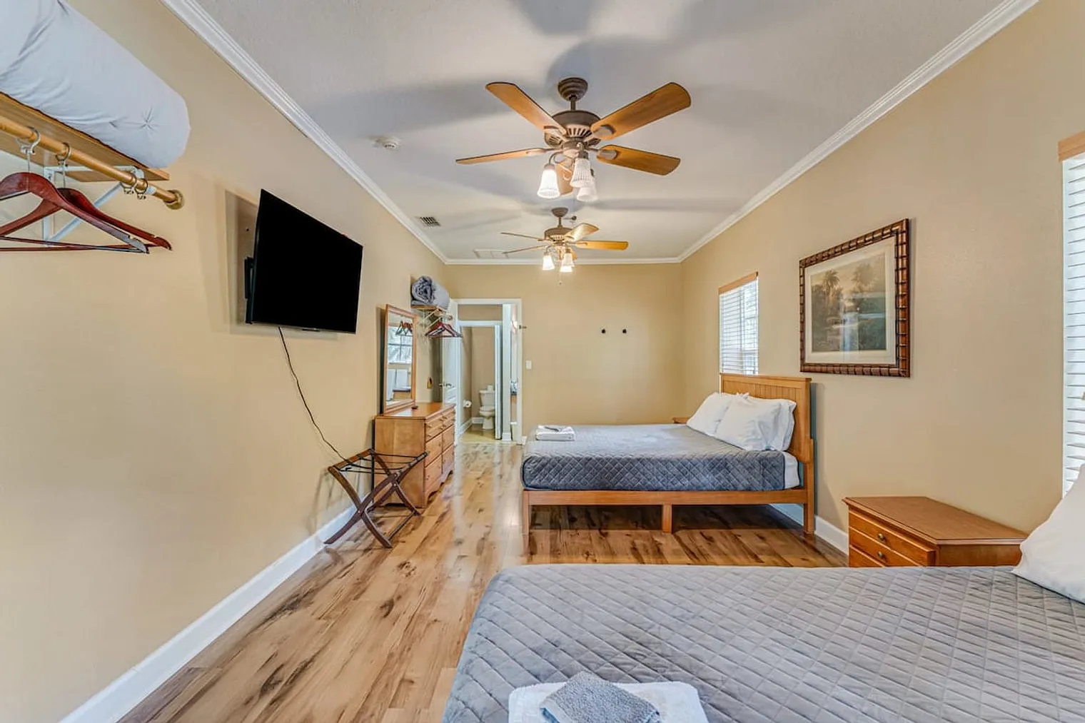 3 bed, 1.0 bath, $2,850 — Photo 2