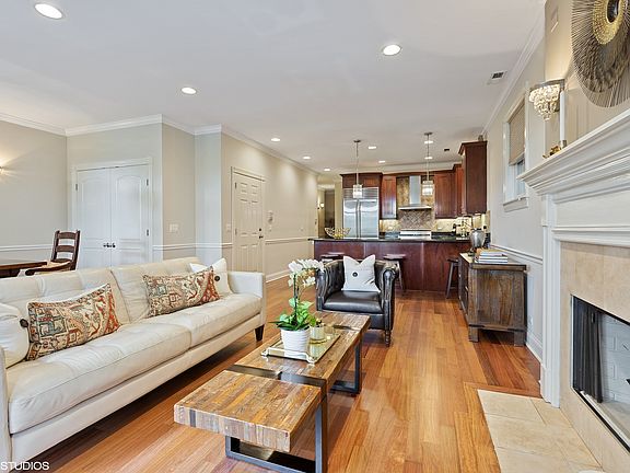 3rd image of 842 W Grace St APT 3