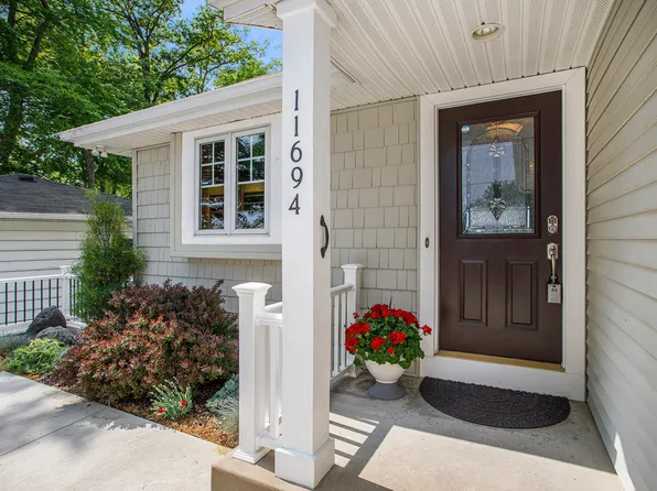11694 Ford Point Rd, Plainwell, MI 49080