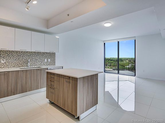 3rd image of 5300 Paseo Dr #508