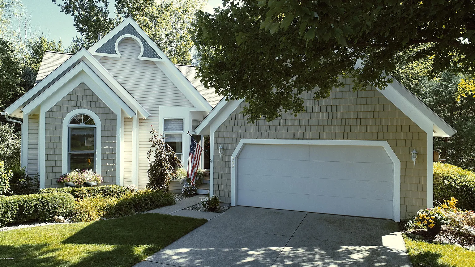 962 Wildflower Ct photo 1