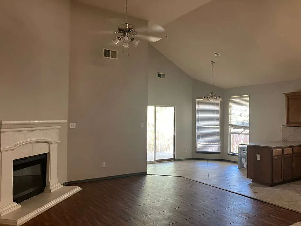 4 bed, 1600 sqft, $1,999 — Photo 3