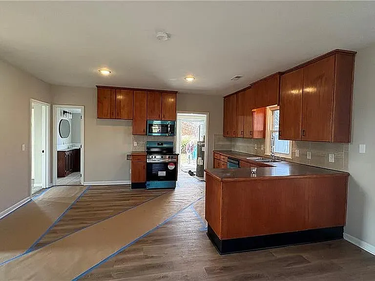 104 S Clark St — Photo 9
