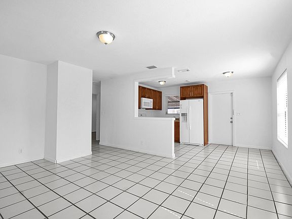 5th image of 2221 NE 2nd Avenue
