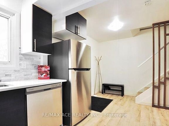 5th image of 99 Toulon Cres