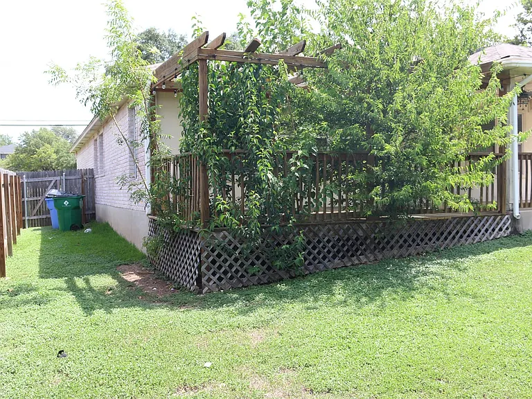 1811 W Pflugerville Pkwy — Photo 25