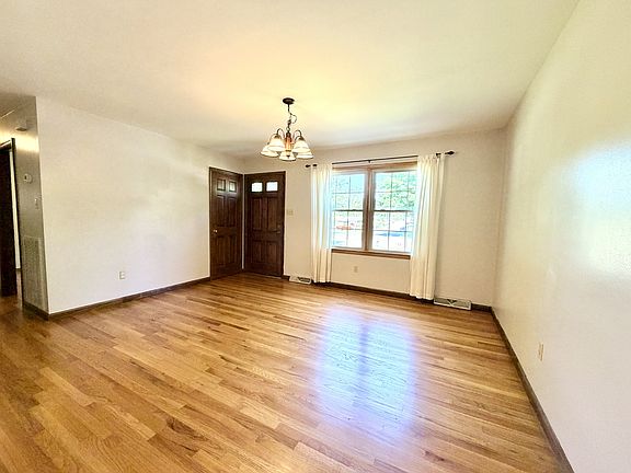 2nd image of 3412 Greenwood Dr