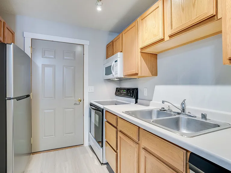 805 Angel Ct — Photo 37